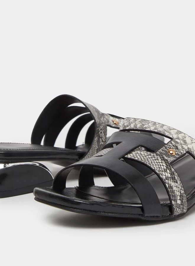 تايك تو صندل نسائي أسود بنقشة جلد الثعبان وكعب سميك